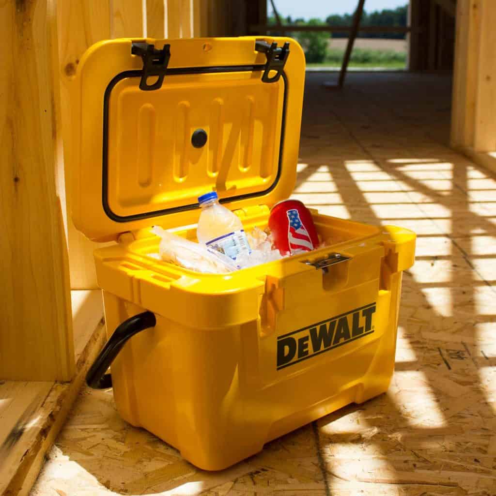 10 QUART LUNCH BOX COOLER DEWALT Coolers