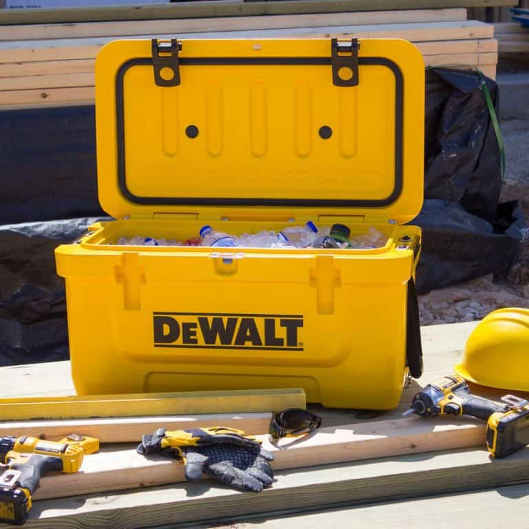 45 QUART COOLER DEWALT Coolers